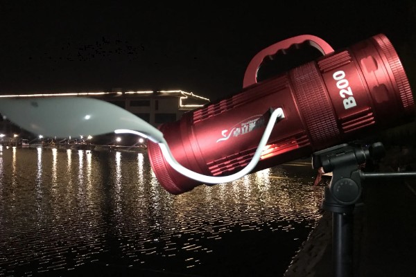 什么是夜钓灯,是一种在晚上使用的垂钓灯具