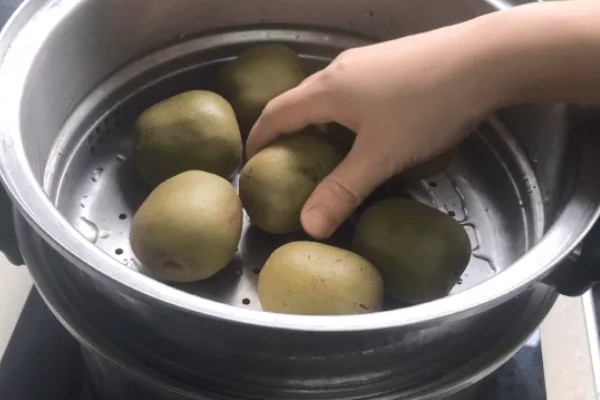 猕猴桃如何去皮，可旋转剥皮、中间剥皮等