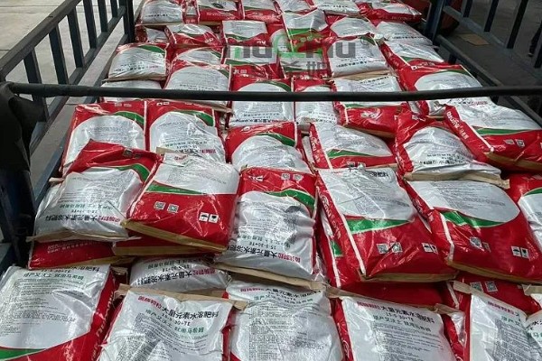 水溶性肥料是什么,指可以完全溶解在水里的肥料